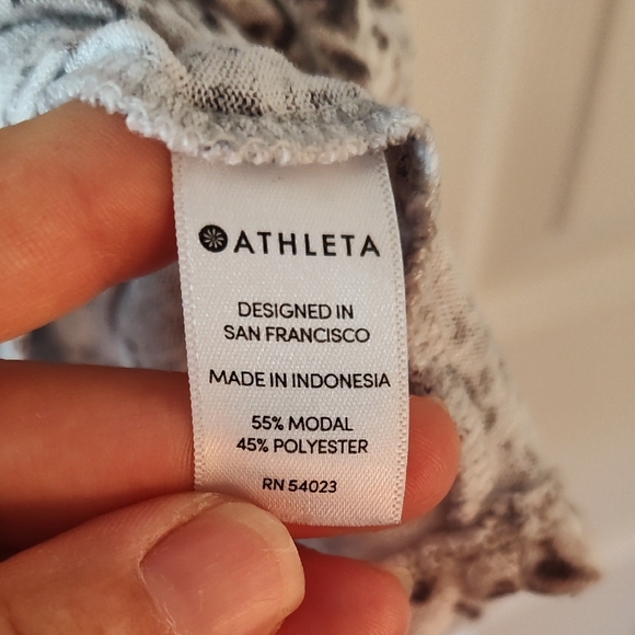 Athleta Silver Sleeveless Cut Out Tank Top MT - Picture 3 of 4